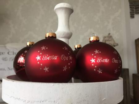 4 Christbaumkugeln / Weihnachtskugeln dunkelrot graviert versch. Größen 4 Christbaumkugeln / Weihnachtskugeln dunkelrot graviert versch. Größen