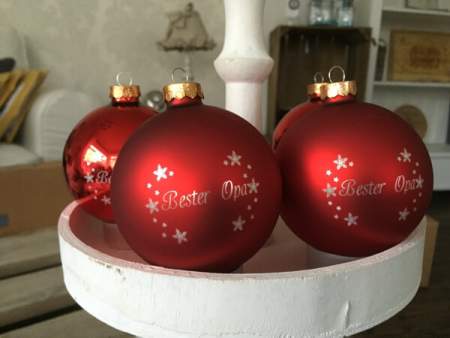 4 Christbaumkugeln / Weihnachtskugeln hellrot graviert versch. Größen 4 Christbaumkugeln / Weihnachtskugeln hellrot graviert versch. Größen